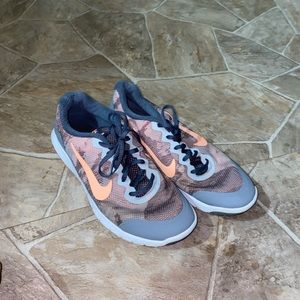 Women Nike sneaker size 10